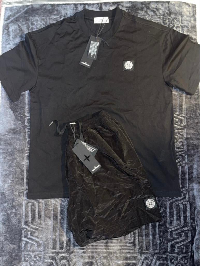 Stone Island Zwart T-shirt en Short Set - Maat L, Kleding | Heren, T-shirts, Ophalen, Zo goed als nieuw, Maat 52/54 (L), Zwart