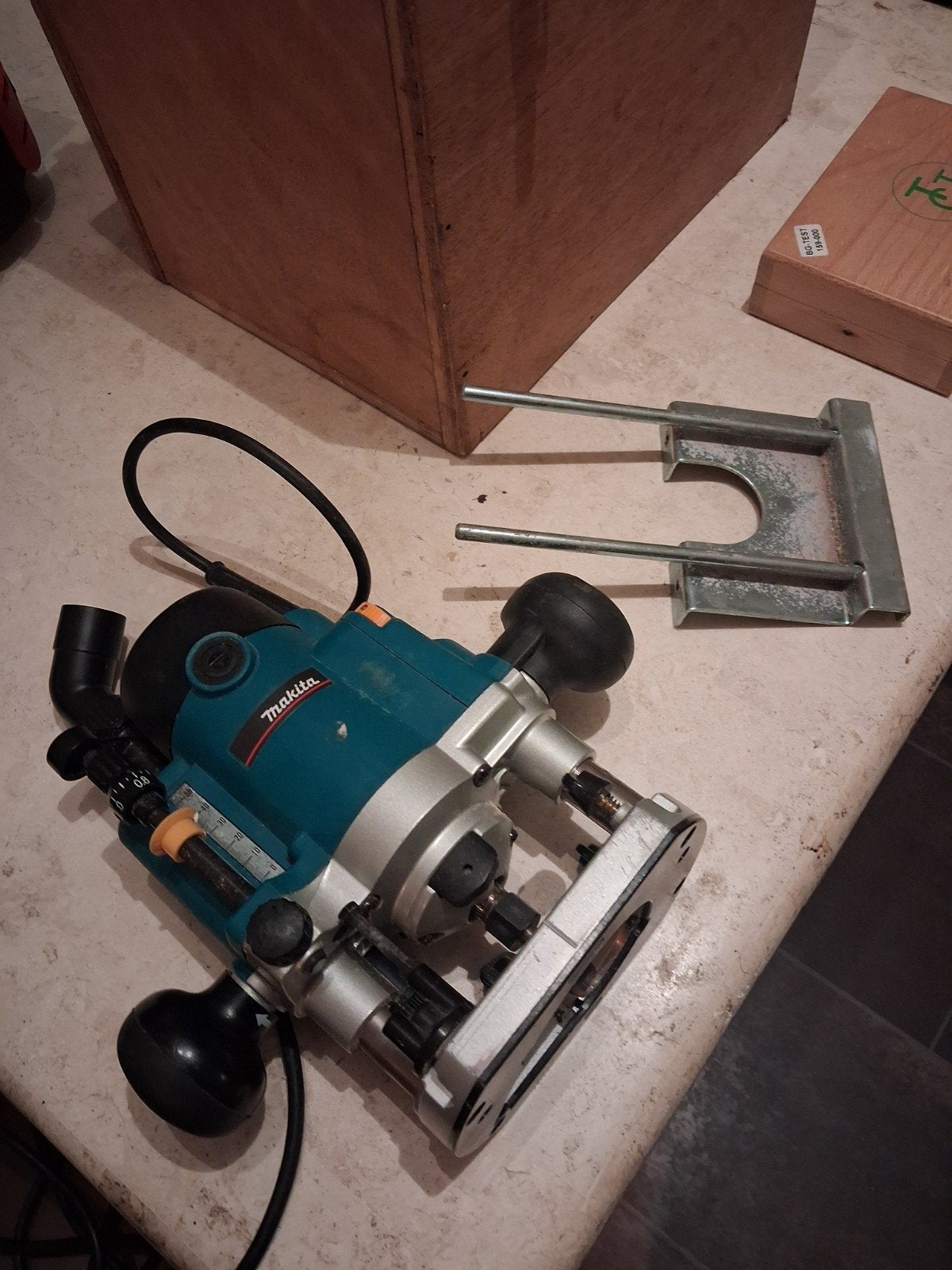 te koop weinig gebruikte bovenfrees makita, Ophalen, Zo goed als nieuw, Elektrisch, Bovenfrees