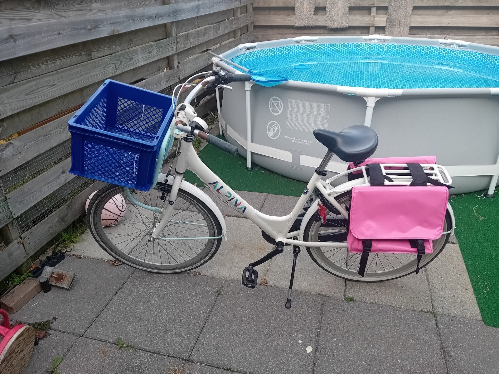 Alpina fiets met mand en fietstassen, Fietsen en Brommers, Fietsen | Dames | Damesfietsen, Ophalen, Gebruikt, Overige merken