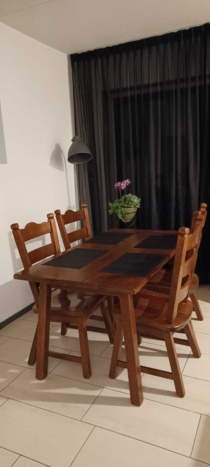 Massief eiken eethoek (tafel + 4 stoelen), Antiek en Kunst, Ophalen