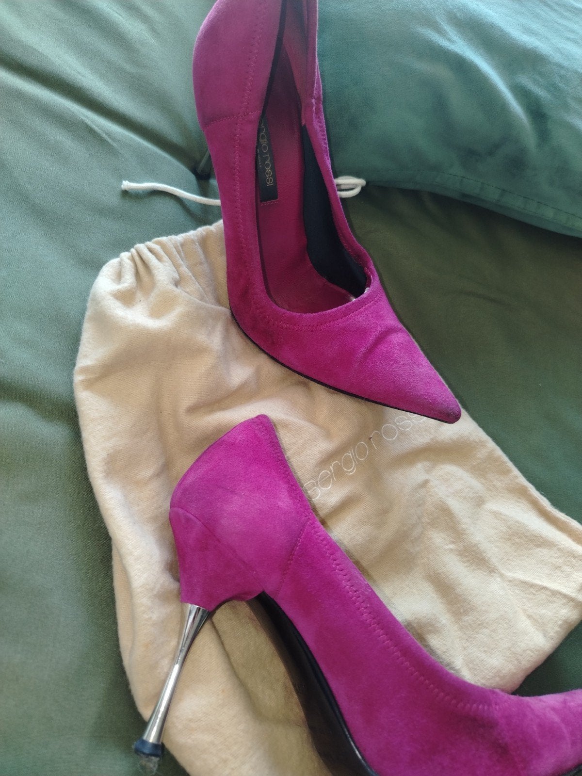 Sergio Rossi fuchsia suède pumps - Maat 37.5, Kleding | Dames, Schoenen, Pumps, Sergio Rossi, Ophalen of Verzenden, Roze