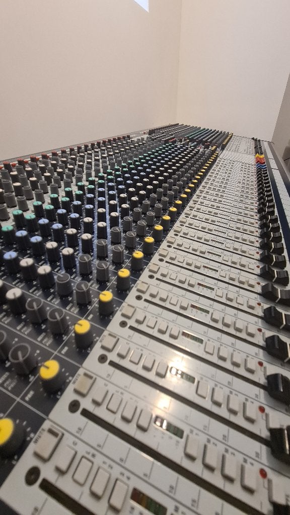 Soundcraft GB4 40-Channel Analog Mixing Console, Ophalen of Verzenden, Gebruikt, 20 kanalen of meer