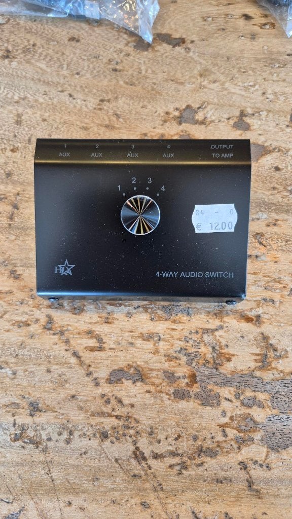 4 way audio switch, Computers en Software, Netwerk switches, Ophalen of Verzenden, Nieuw
