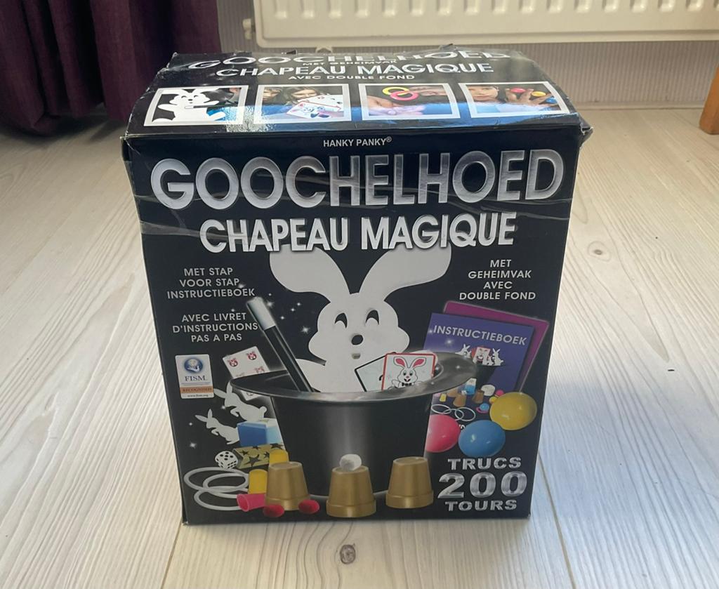 Goocheldoos met hoed, kaarten en meer, Een of twee spelers, Ophalen, Gebruikt