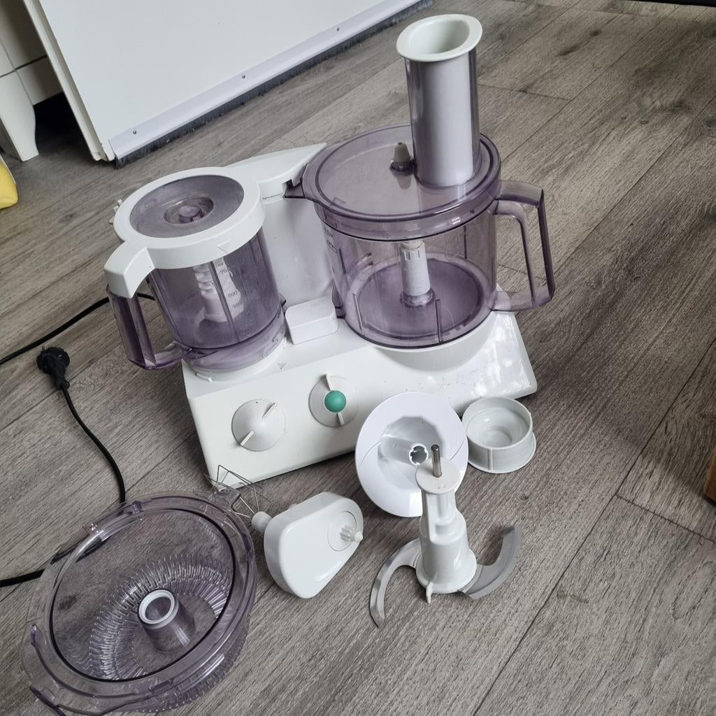 BRAUN Keukenmachine met alle behoren., 1 tot 2 liter, Ophalen of Verzenden, Zo goed als nieuw, 3 snelheden of meer