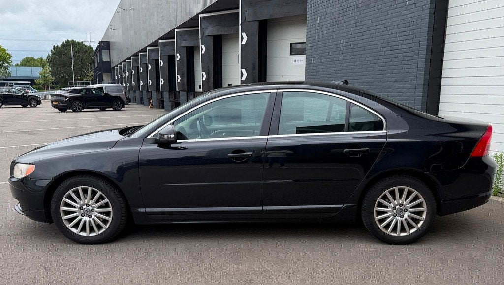 Volvo S80 2.5 T Summum AUTOMAAT/RIEMVERVANGEN/LEDER/VOLONDER, Auto's, Zwart, Automatische klimaatregeling, Bedrijf, Sedan