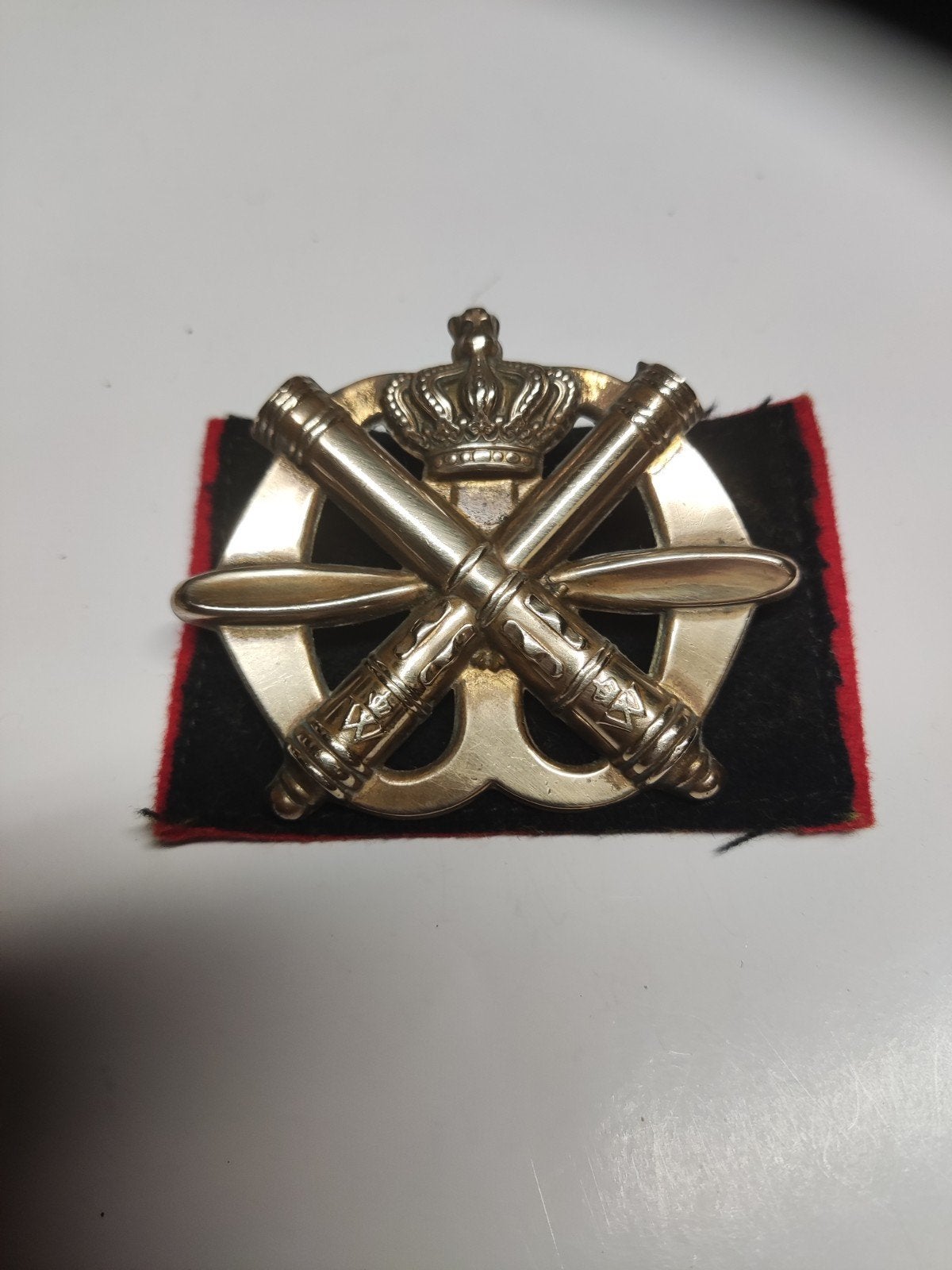 Oud koperen LUA baretembleem, Verzamelen, Ophalen of Verzenden, Landmacht, Nederland, Embleem of Badge