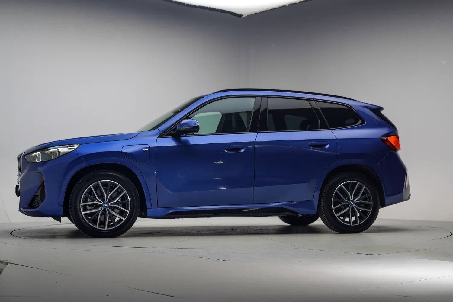 BMW X1 xDrive 25e M Sport High Executive Aut. [ 360°Camera, Auto's, Gebruikt, 16 kWh, Blauw, Bedrijf