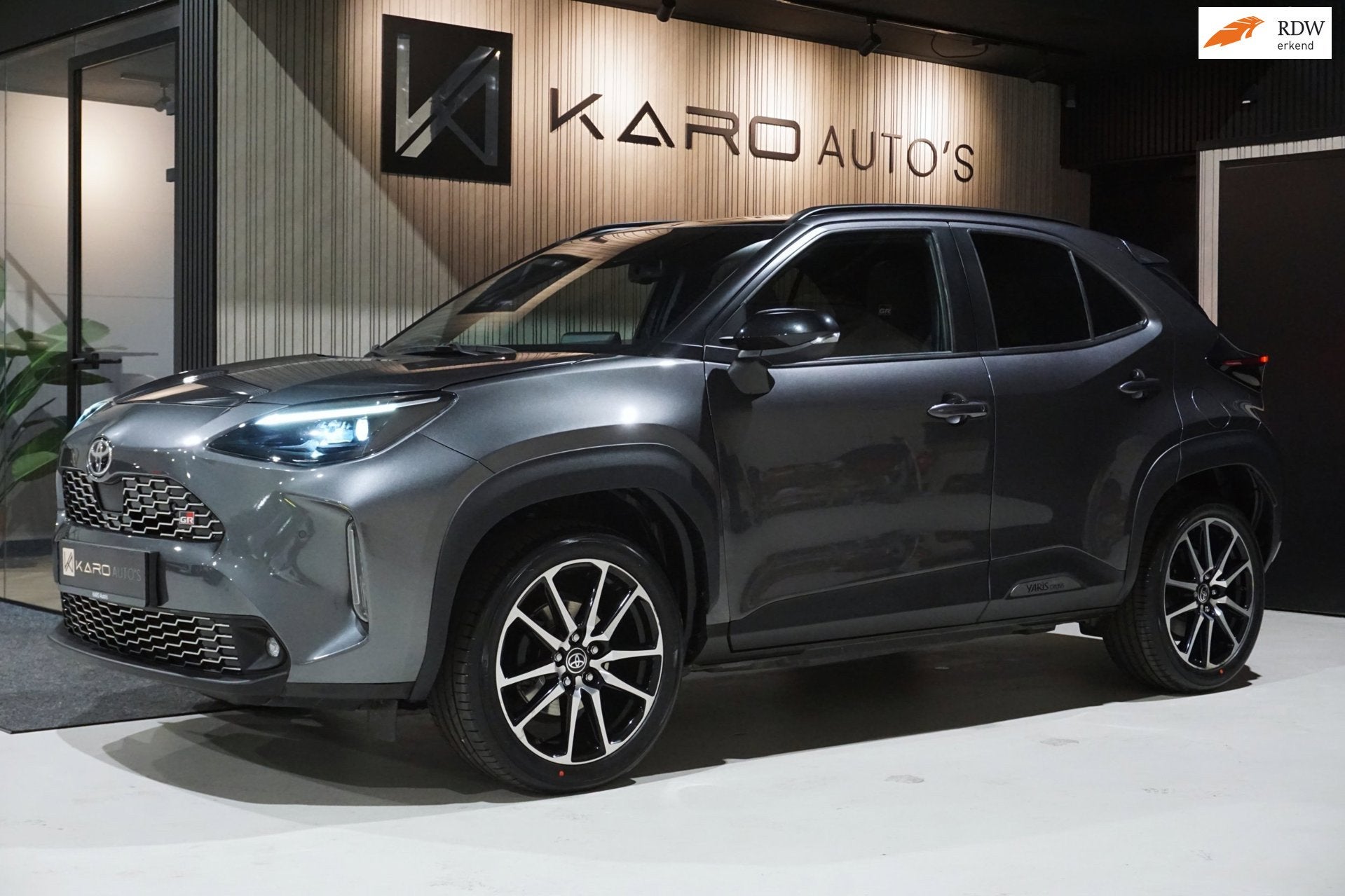 Toyota Yaris Cross 1.5 Hybrid GR Sport Pano HUD JBL Cam VOL, Auto's, Stof, Gebruikt, 1490 cc, 93 pk