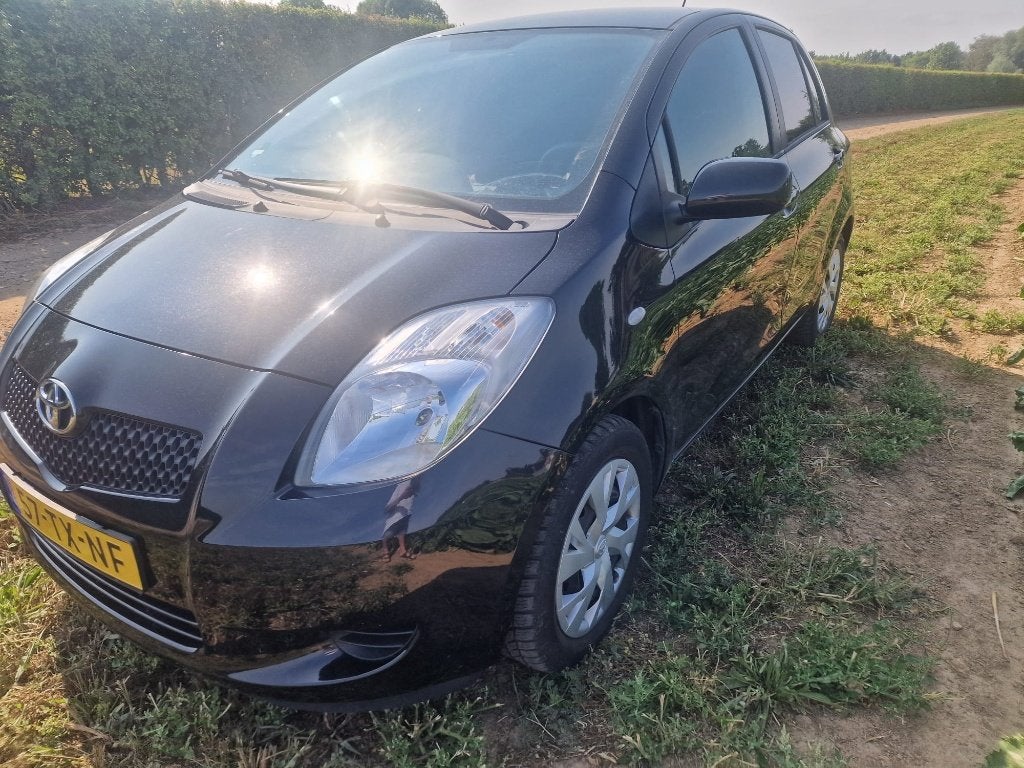 Toyota Yaris 1.3 16V Vvt-i 5DR 2007 Zwart, Auto's, Voorwielaandrijving, Stof, 40 €/maand, Zwart