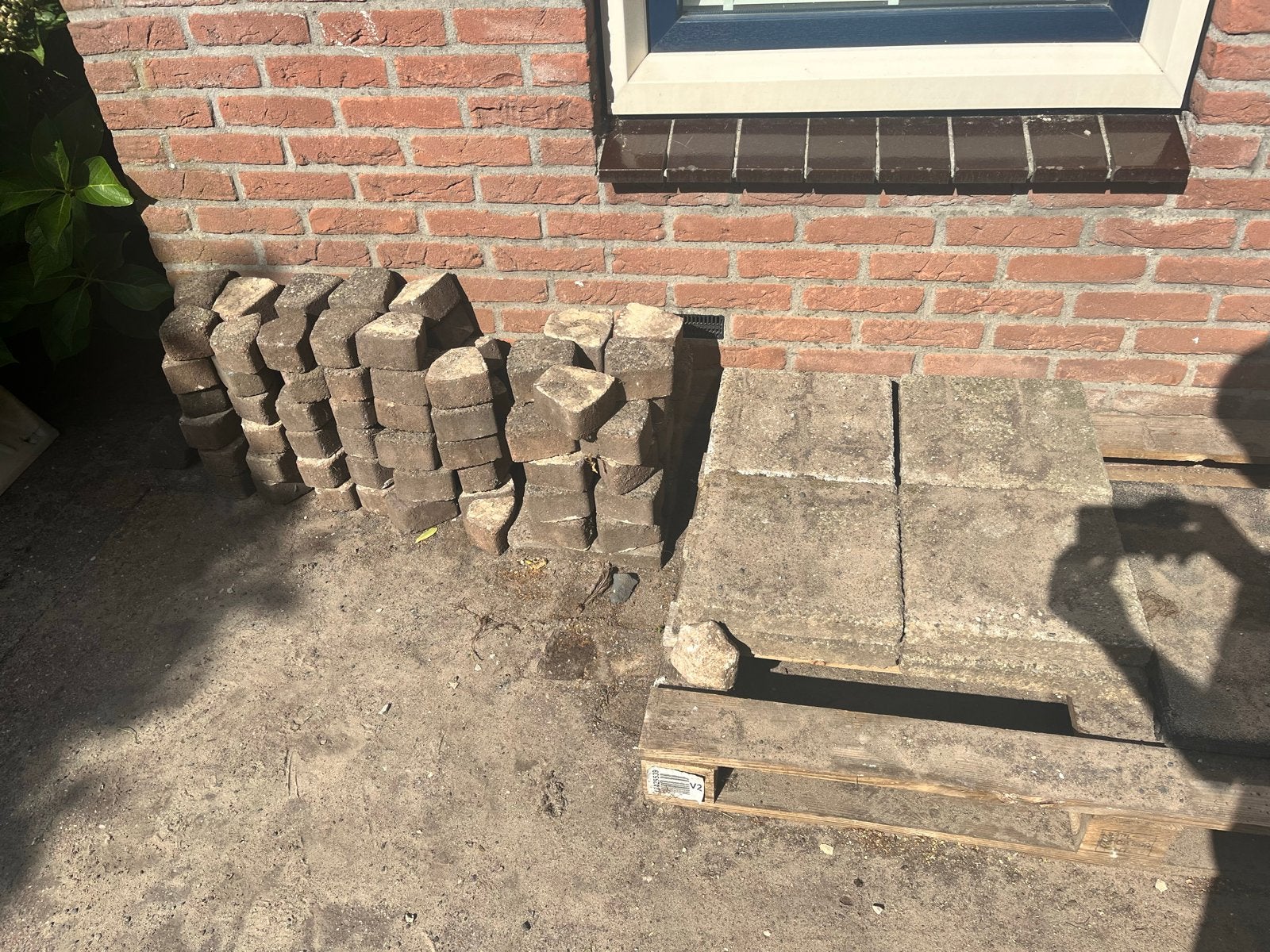 Gebruikte betontegels en klinkers voor tuin of oprit, Tuin en Terras, Ophalen, Gebruikt, Overige typen, 5 tot 10 m²