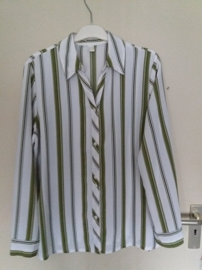 Een witte blouse met lange mouw, met groen/zwarte strepen., Maat 38/40 (M), Wit, ?, Ophalen of Verzenden