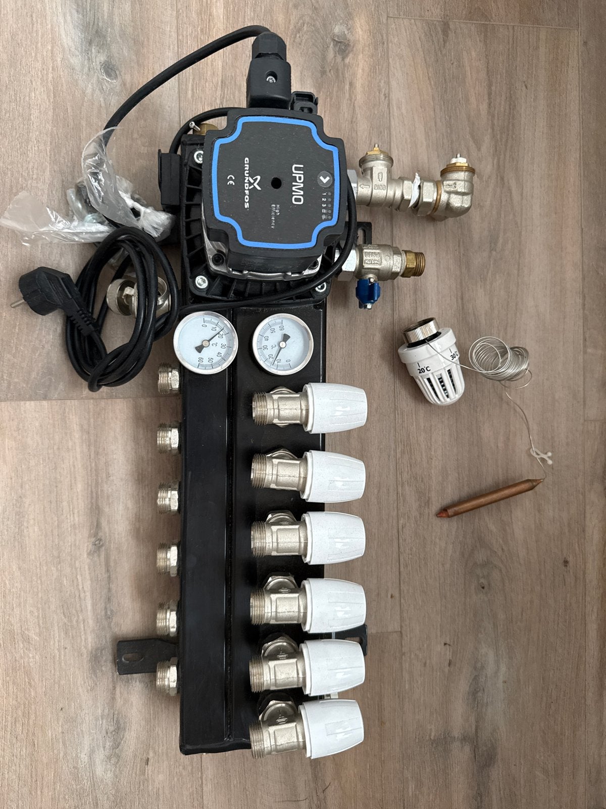 Grundfos UPMO Vloerverwarmingsverdeler met Pomp - 6 groepen, 30 tot 80 cm, Hoog rendement (Hr), Overige typen, Ophalen of Verzenden