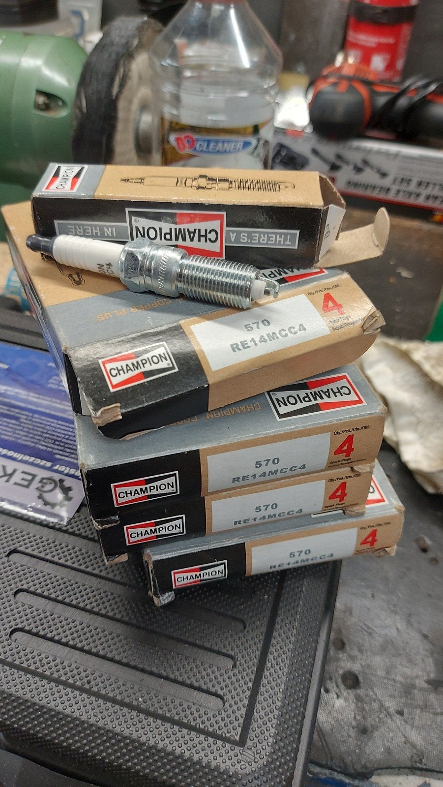 16x Champion RE14MCC4 Bougies RAM HEMI 2003 - 2008  GM  enz, Auto-onderdelen, 2701 N. Dettman Road, Toledo, OH 43612, USA, Info@championautoparts.eu