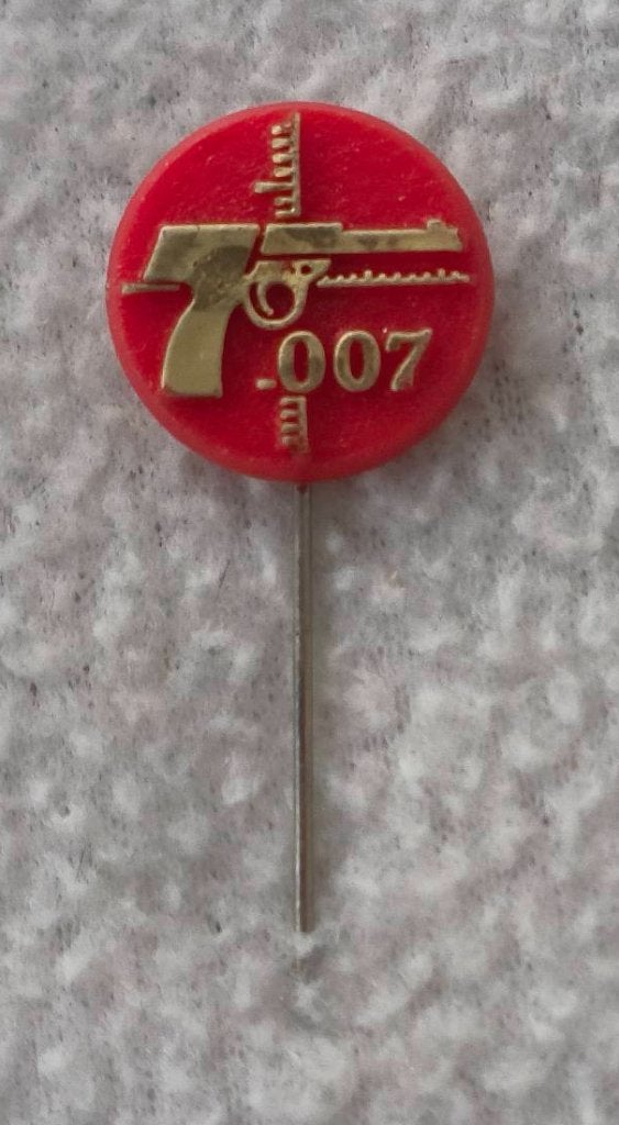 Speldje 007 rood, Ophalen of Verzenden, Zo goed als nieuw, Overige onderwerpen, Speldje of Pin