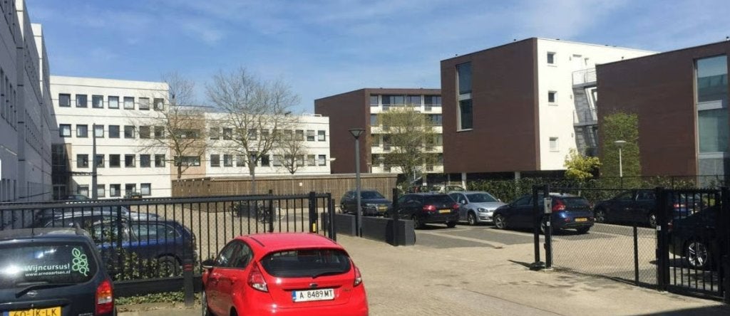 Parkeerplaats te huur – Strijp‑S (afgesloten terrein), Ophalen