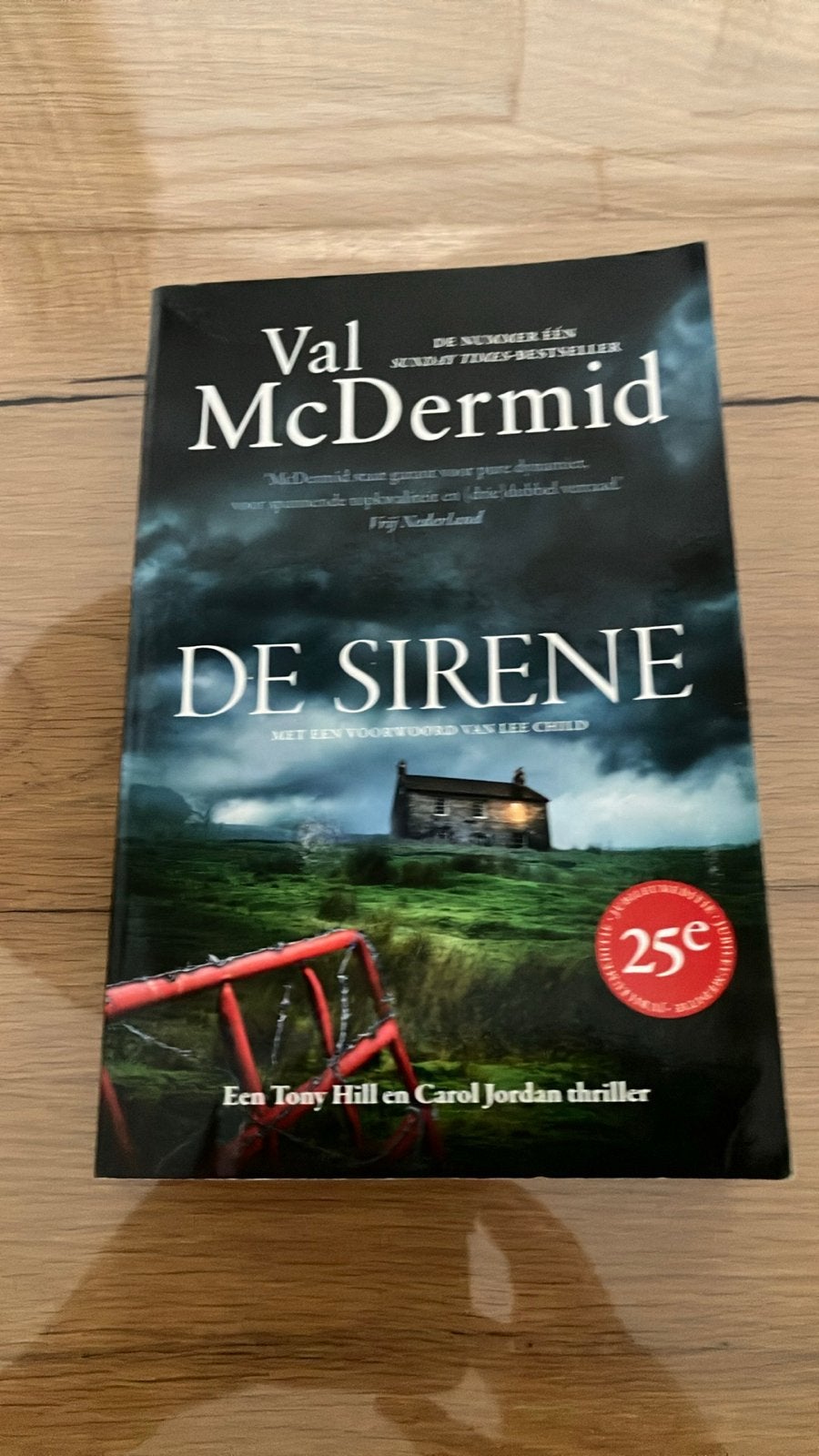 De Sirene - Val McDermid (Tony Hill & Carol Jordan thriller), Ophalen of Verzenden, Zo goed als nieuw, Europa overig