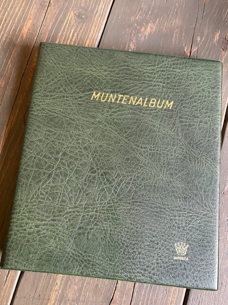 Lege muntenalbum ruim 300 munten, Postzegels en Munten, Munten en Bankbiljetten | Toebehoren, Ophalen of Verzenden, Verzamelmap