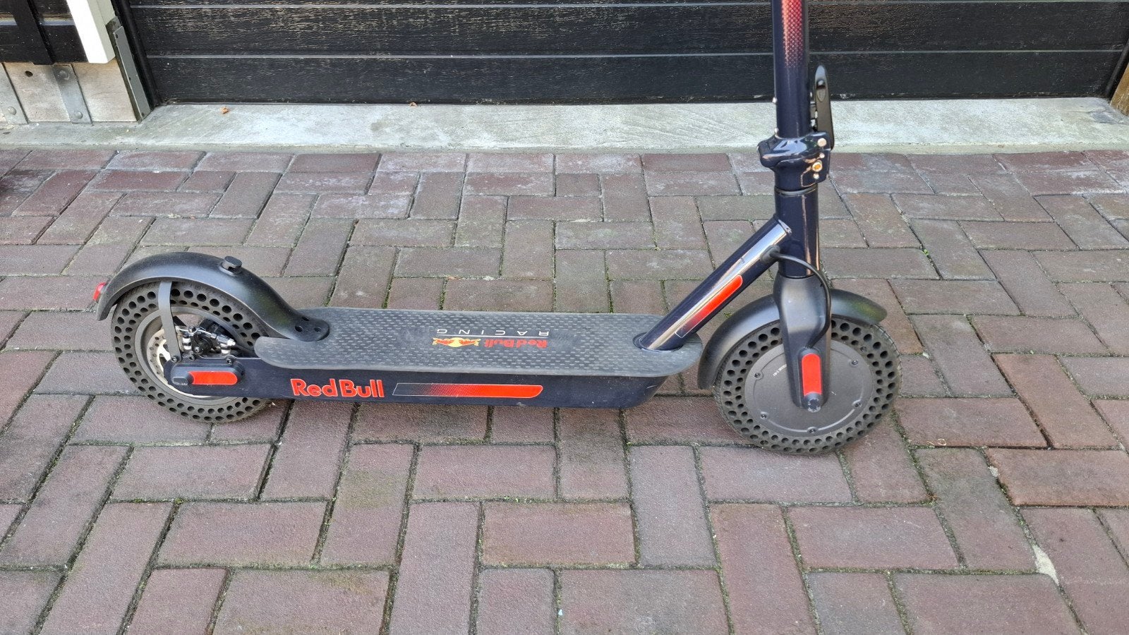 Red Bull elektrische step, Ophalen