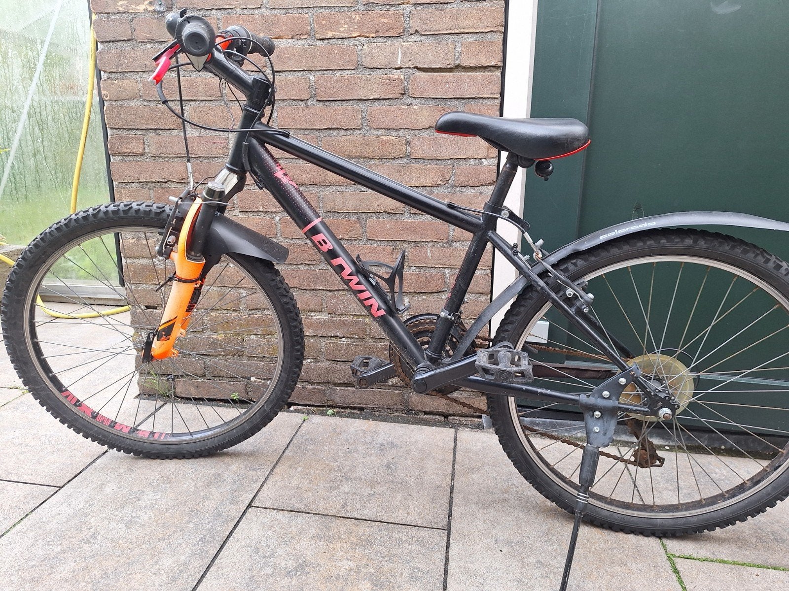 B'Twin Kinderfiets 24 inch - Zwart met Oranje Details, Ophalen of Verzenden