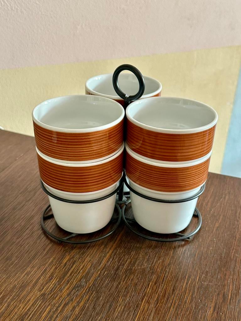 Zes vintage bekers in rekje, Huis en Inrichting, Keuken | Servies, Ophalen of Verzenden, Zo goed als nieuw, Overige stijlen, Kop(pen) en/of Schotel(s)