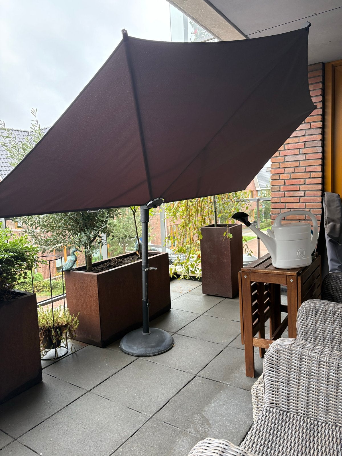 Zweefparasol - Bruin/Grijs- Kantelbaar en Verstelbaar, Ophalen, Gebruikt, Kantelbaar, 2 tot 3 meter