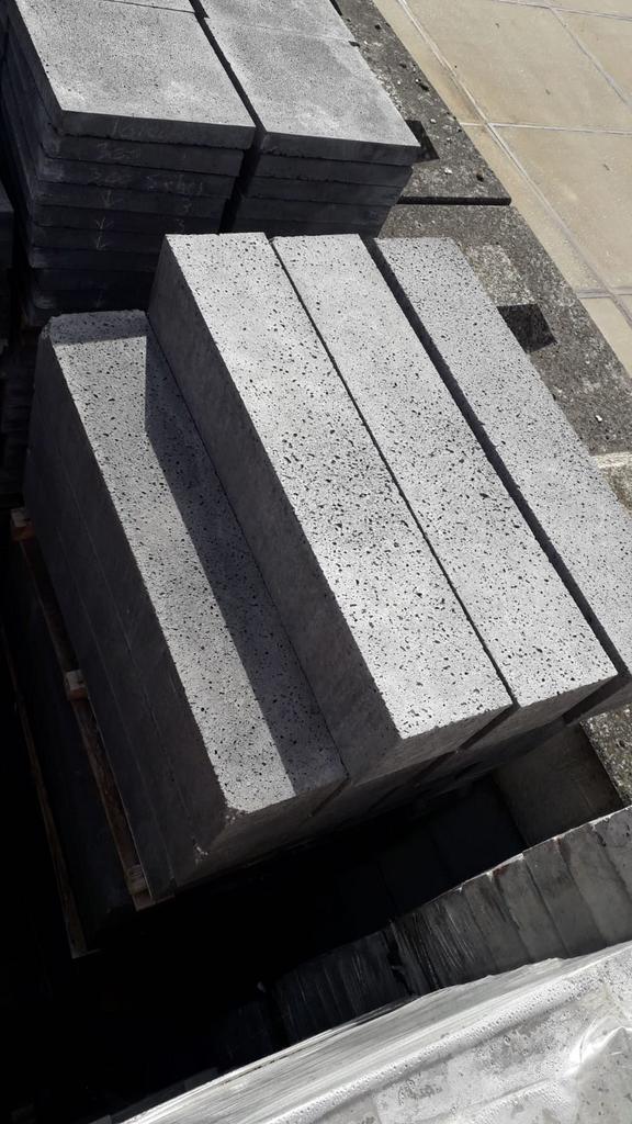 Oud Hollandse stapelblokken 100x20x20 antraciet €17,50 p/st, Tuin en Terras, Tegels en Klinkers, Nieuw, Ophalen of Verzenden, 10 m² of meer