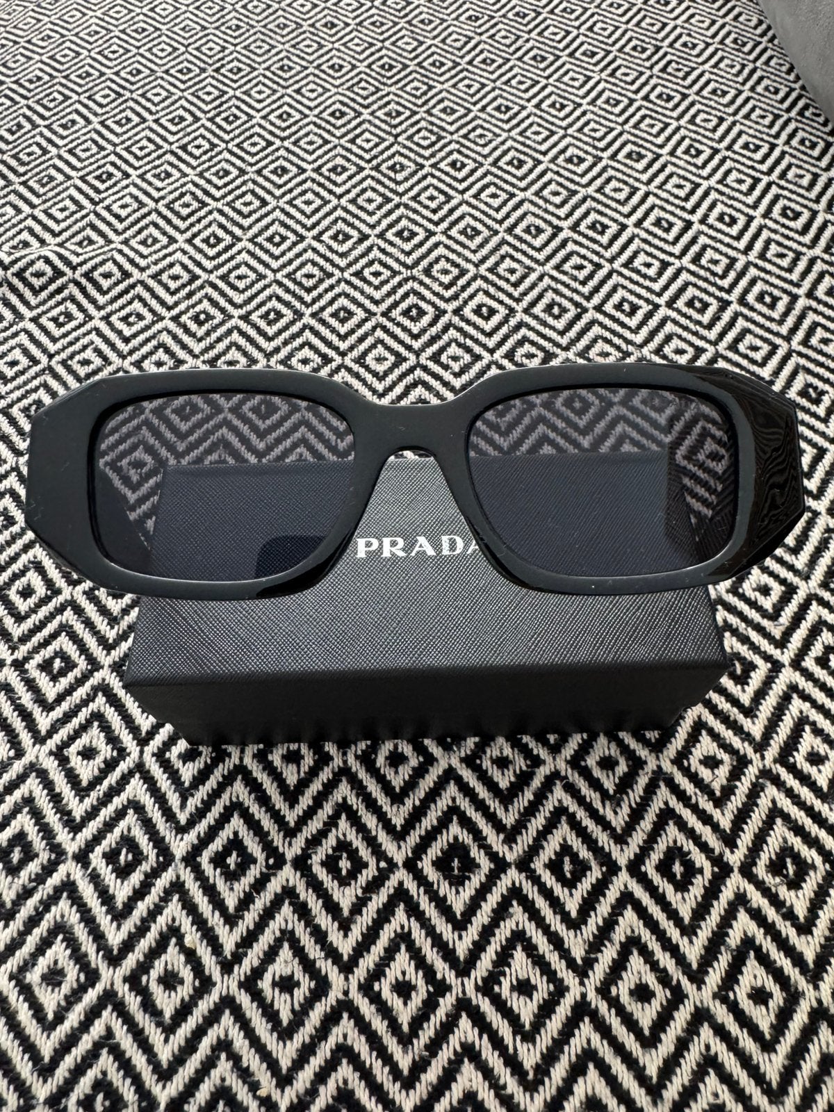 Prada zonnebril, Sieraden, Tassen en Uiterlijk, Zonnebril, Zwart, Nieuw, Ophalen