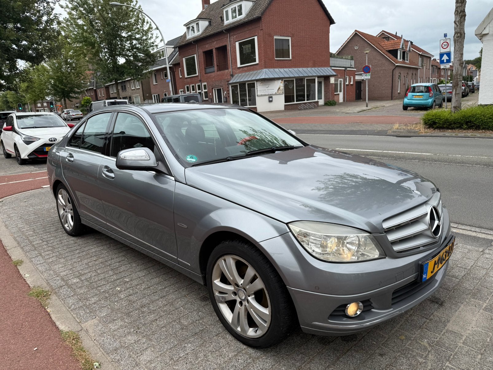 Mercedes C200 Kompressor LPG G3 | 1 Jaar APK | Zeer Zuinig, Auto's, Mercedes-Benz, 183 pk, 745 kg, 1800 kg, Zwart