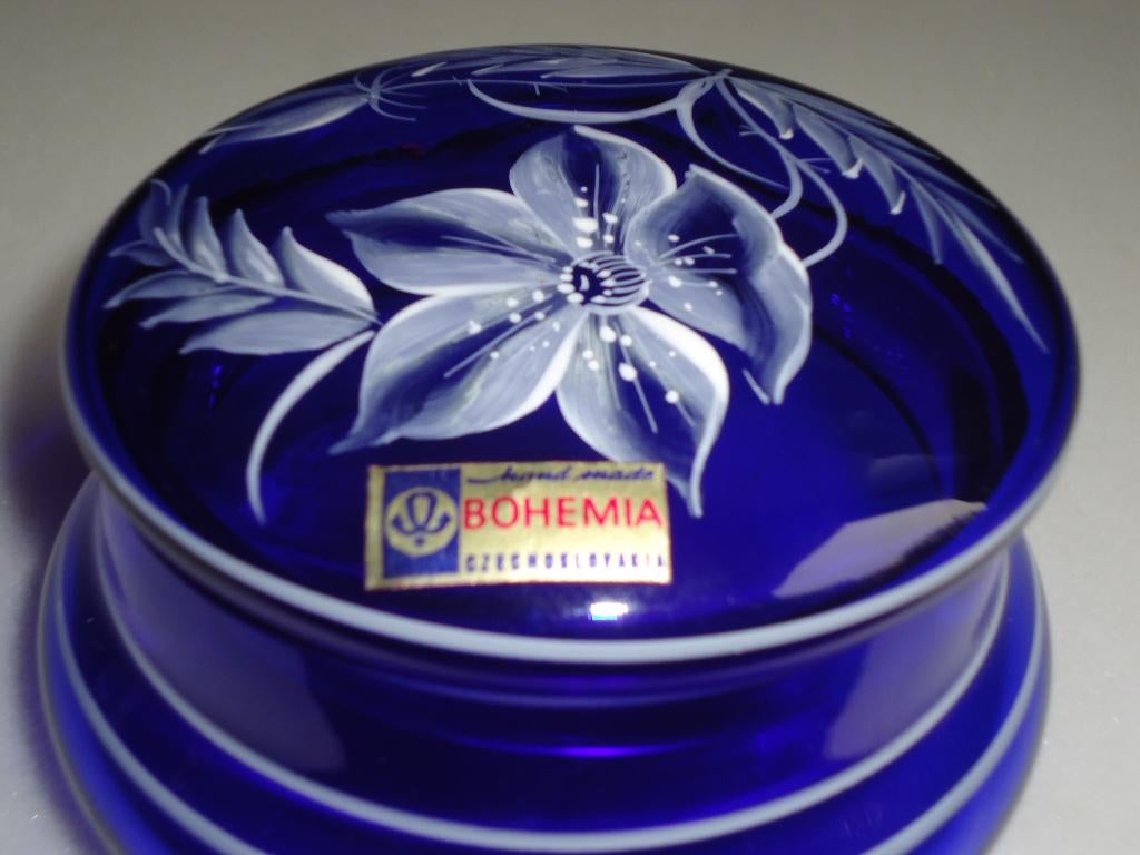 vintage BOHEMIA MOSER cobalt blue glass box handmade CZ, Antiek en Kunst, Antiek | Glas en Kristal, Ophalen of Verzenden
