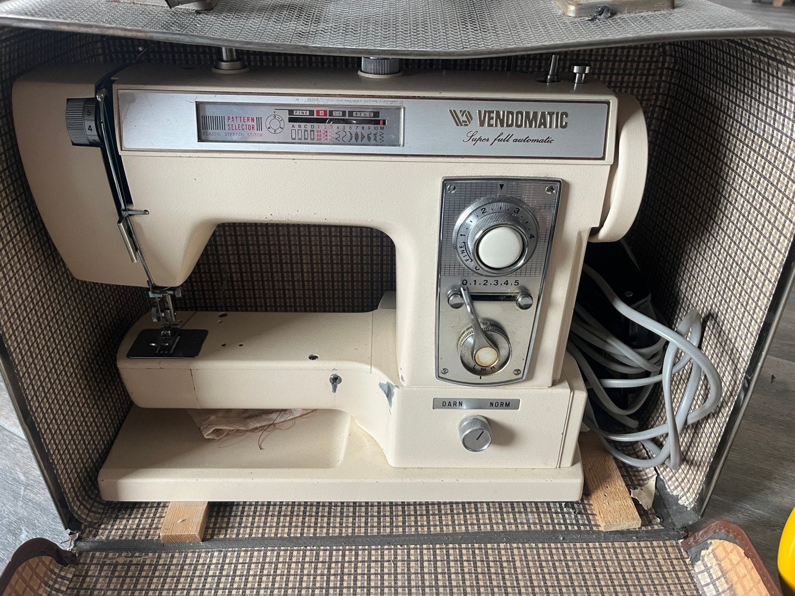 Vendomatic Naaimachine B7349 - Klassieker, Hobby en Vrije tijd, Naaimachines en Toebehoren, Ophalen, Gebruikt, Naaimachine, Overige merken