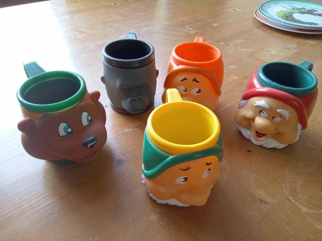 Vijf leuke drinkbekers, Ophalen