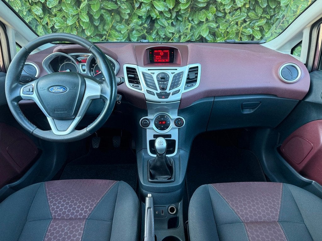 Ford Fiesta 1.4 Ghia SPORT | NWE APK & DB-RIEM | AIRCO | PDC, Auto's, Ford, Voorwielaandrijving, Gebruikt, 31 €/maand, Bedrijf