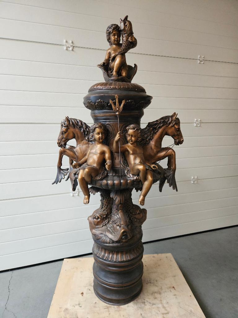BRONZEN PRACHTIGE FONTEIN MET PUTTIE'S, VEEL FIGUREN TOPSTUK, Ophalen of Verzenden, Nieuw, Overige materialen, Fontein