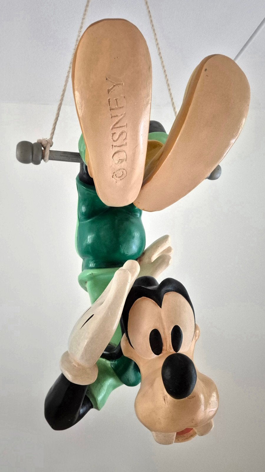 Uniek Vintage Disney XL – Hangende Goofy aan Trapeze, Ophalen, Goofy of Pluto, Zo goed als nieuw, Beeldje of Figuurtje