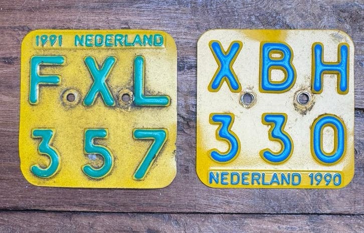 Vintage Bromfietsplaatjes Verzekeringsplaatjes 1990 & 1991, Ophalen of Verzenden, Gebruikt