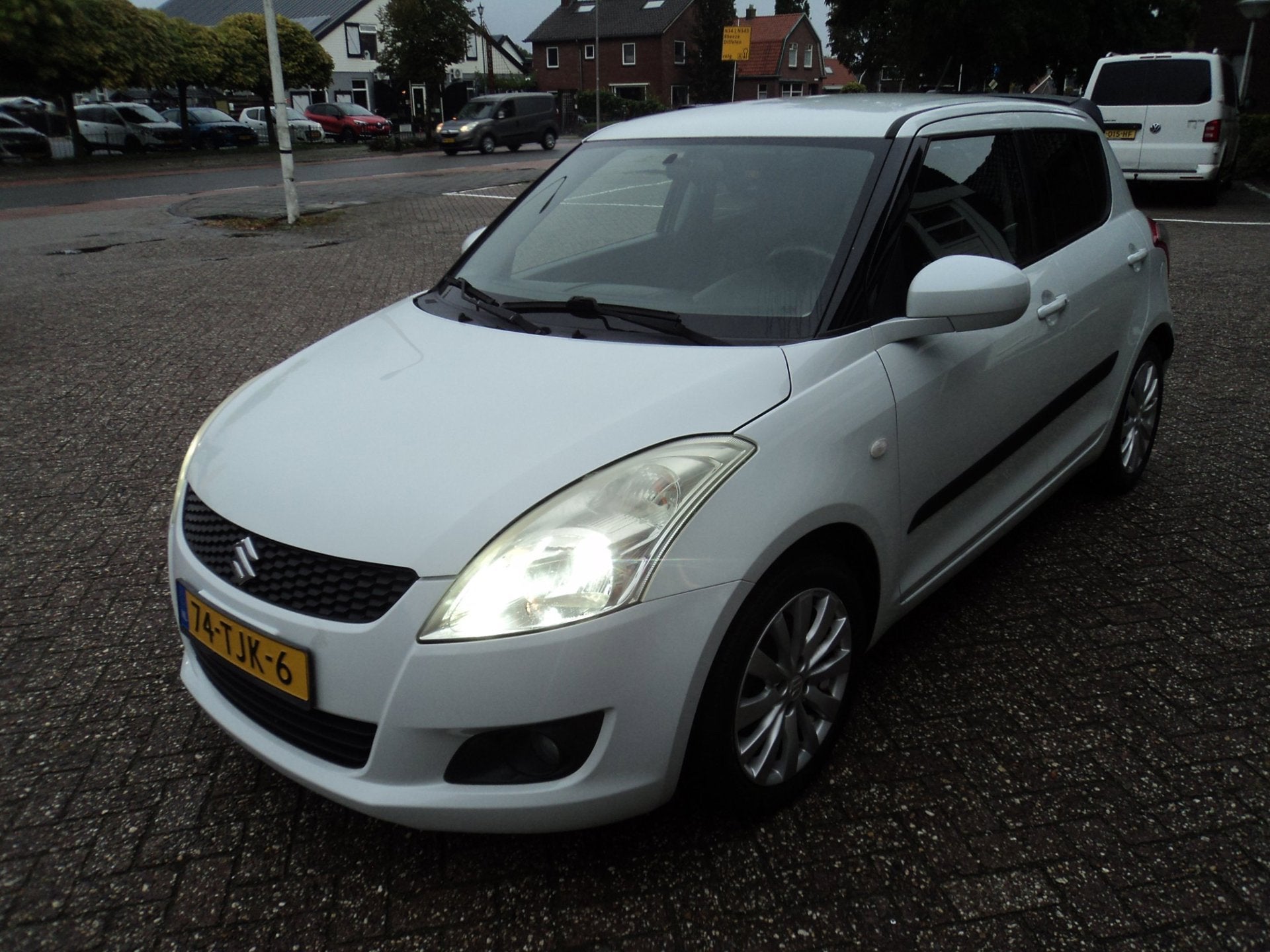 Suzuki Swift 1.2 Exclusive EASSS Cruise Stoelverwarming Clim, Voorwielaandrijving, Stof, 4 cilinders, 400 kg