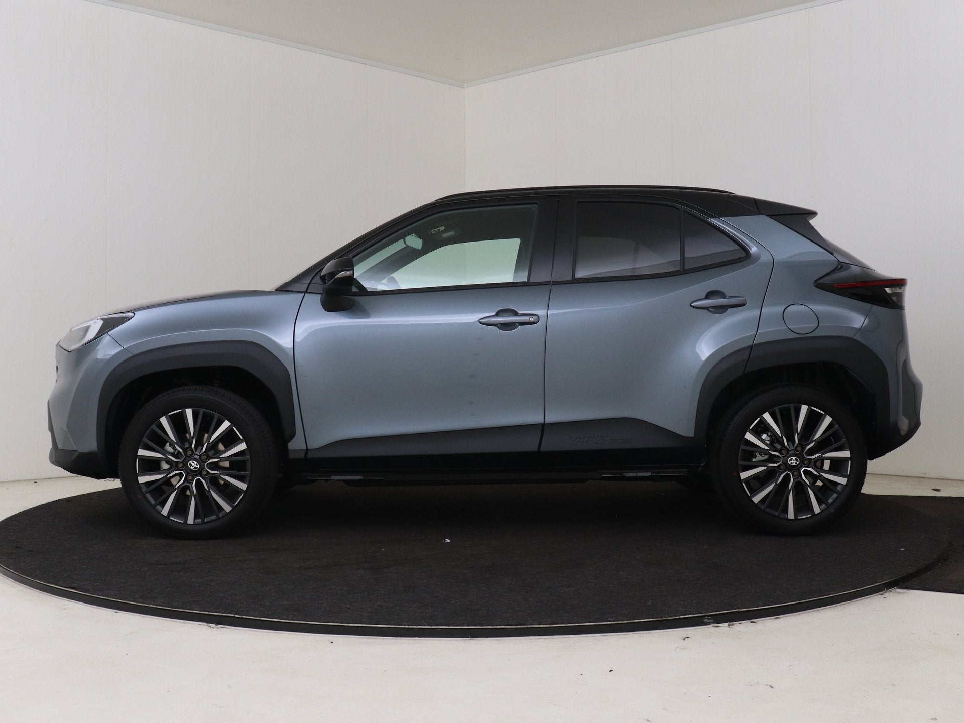 Toyota Yaris Cross 1.5 Hybrid 130 Executive | DEMO & DIRECT, Leder en Stof, 1490 cc, Bedrijf, Hybride Elektrisch/Benzine