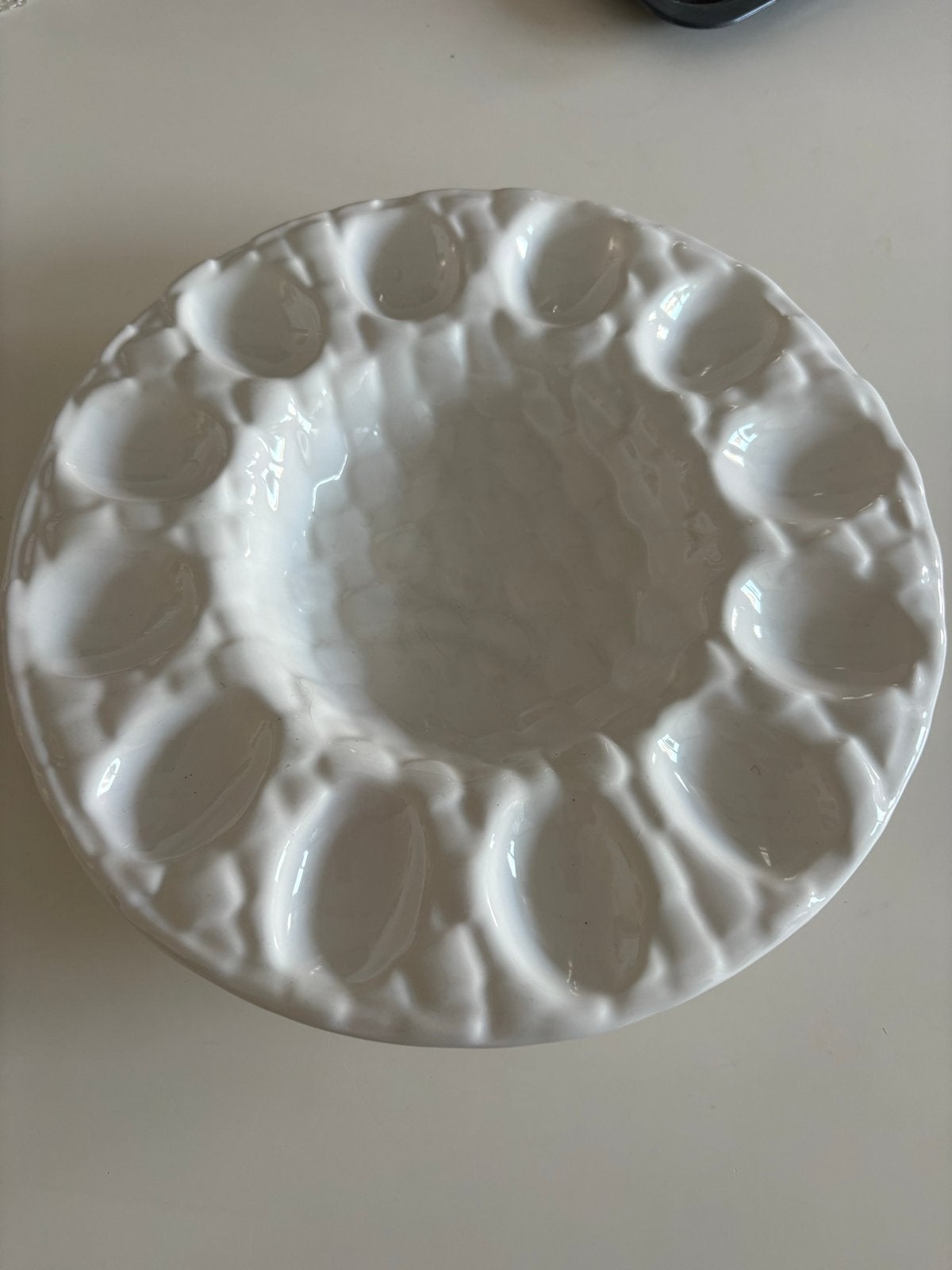 Witte keramische schaal voor eieren of hapjes, Huis en Inrichting, Porselein of Keramiek, Schaal, Rond, Ophalen of Verzenden