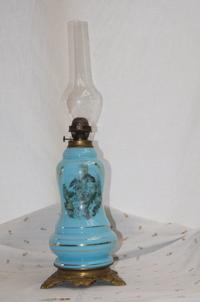 Antieke olielamp met blauw porselein en landschap, Ophalen of Verzenden