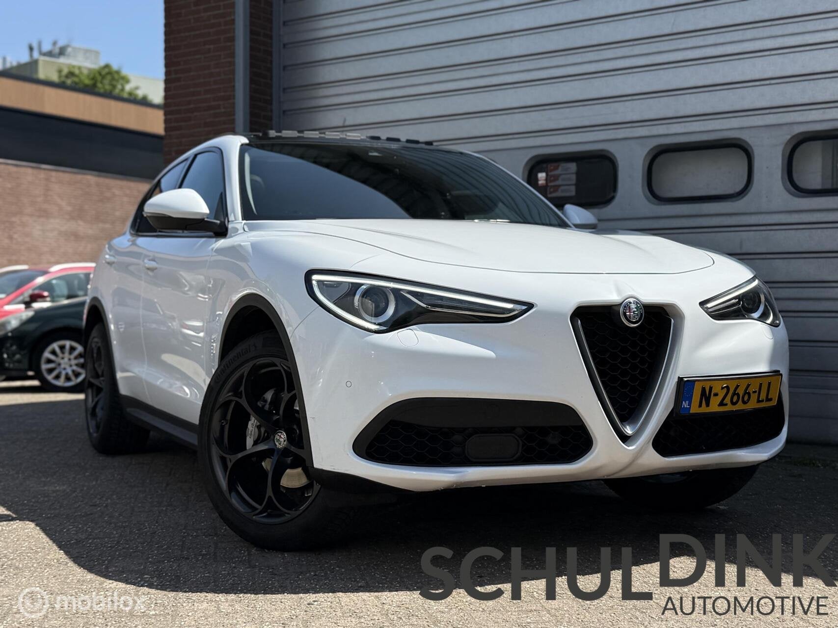 Alfa Romeo Stelvio 2.0 T AWD Super TREKHAAK|PANORAMADAK, Auto's, Alfa Romeo, Automaat, 2000 kg, Wit, 14 km/l