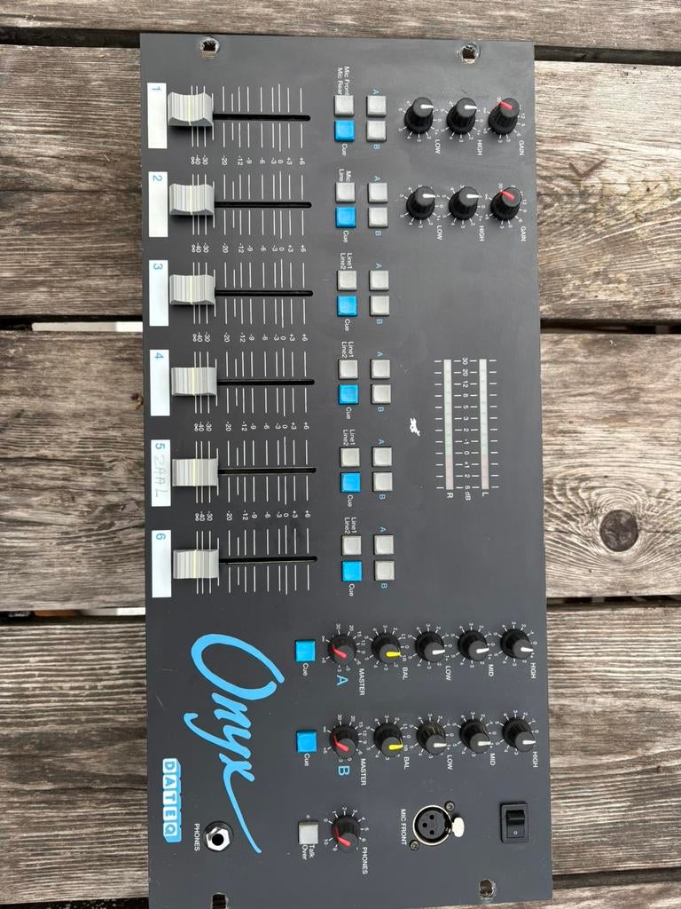 Dateq Onyx, Muziek en Instrumenten, Mengpanelen, Ophalen, Gebruikt, 5 tot 10 kanalen, Microfooningang