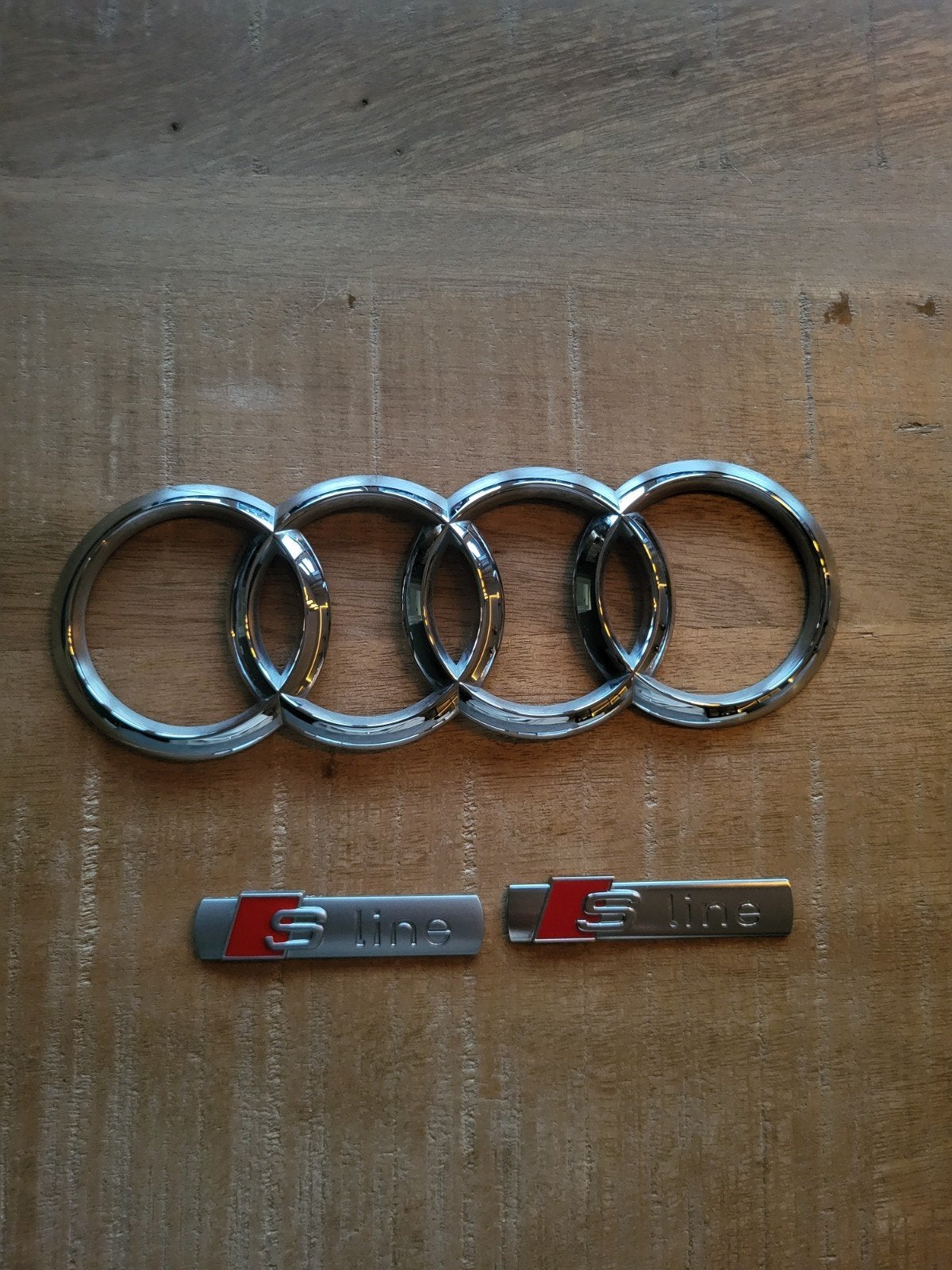 Audi logo achterklep en S-line logo, Auto diversen, Auto-accessoires, Zo goed als nieuw, Ophalen of Verzenden
