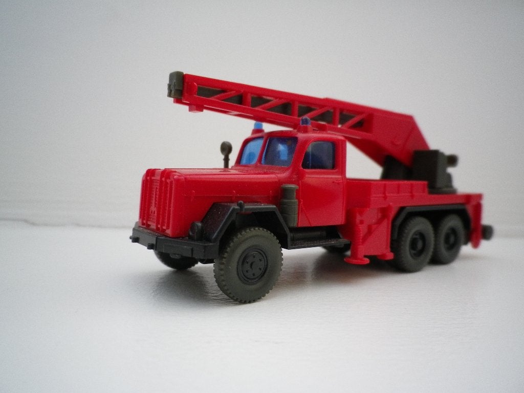 Wiking Magirus Uranus Kw16 brandweer kraan. zwart/rode, Ophalen of Verzenden, Gebruikt, Bus of Vrachtwagen, Wiking