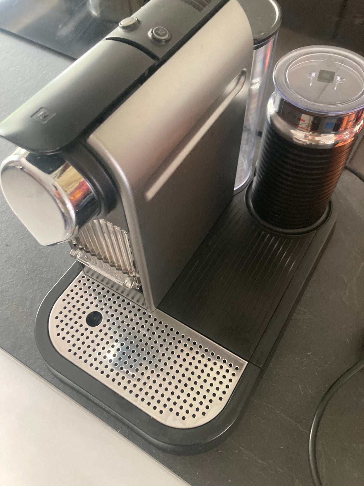 Nespresso koffieapparaat met melkopschuimer, Ophalen, Gebruikt, Espresso apparaat, 2 tot 4 kopjes