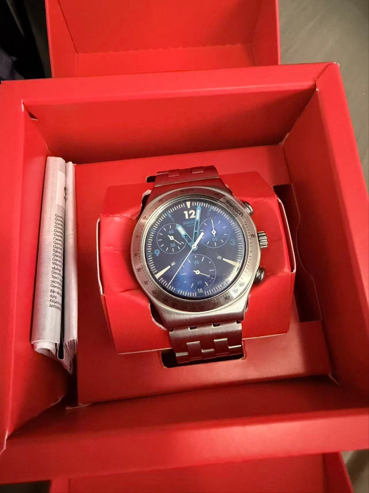 Swatch horloge met stalen band en blauwe wijzerplaat, Sieraden, Tassen en Uiterlijk, Staal, Polshorloge, Swatch, Nieuw