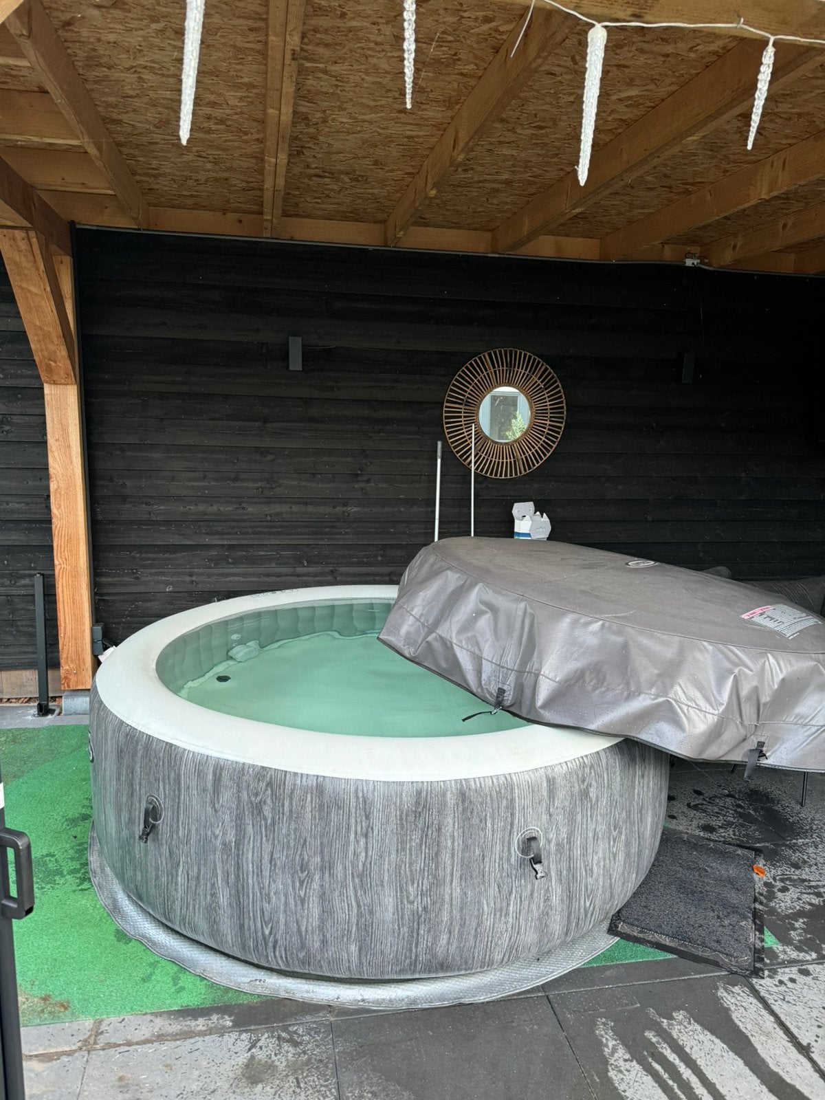 Intex Opblaasbare jacuzzi 6 personen, Tuin en Terras, Ophalen, Gebruikt, Afdekzeil, Opblaasbaar