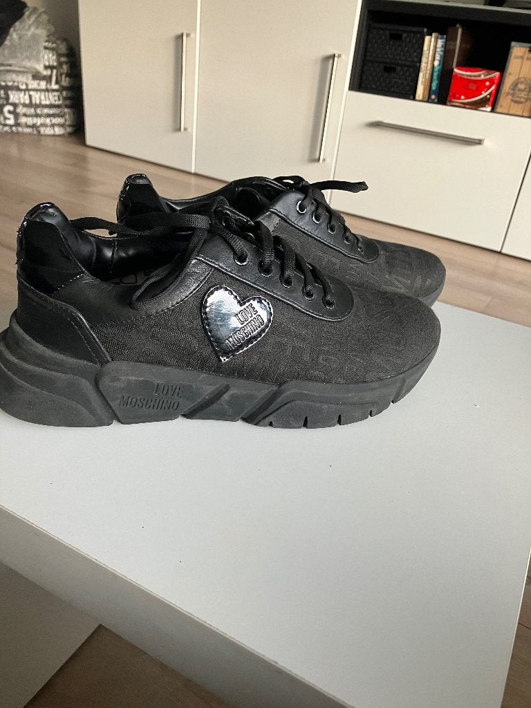 Schoenen Moschino maat 40, Zwart, Nieuw, Sneakers of Gympen, Moschino