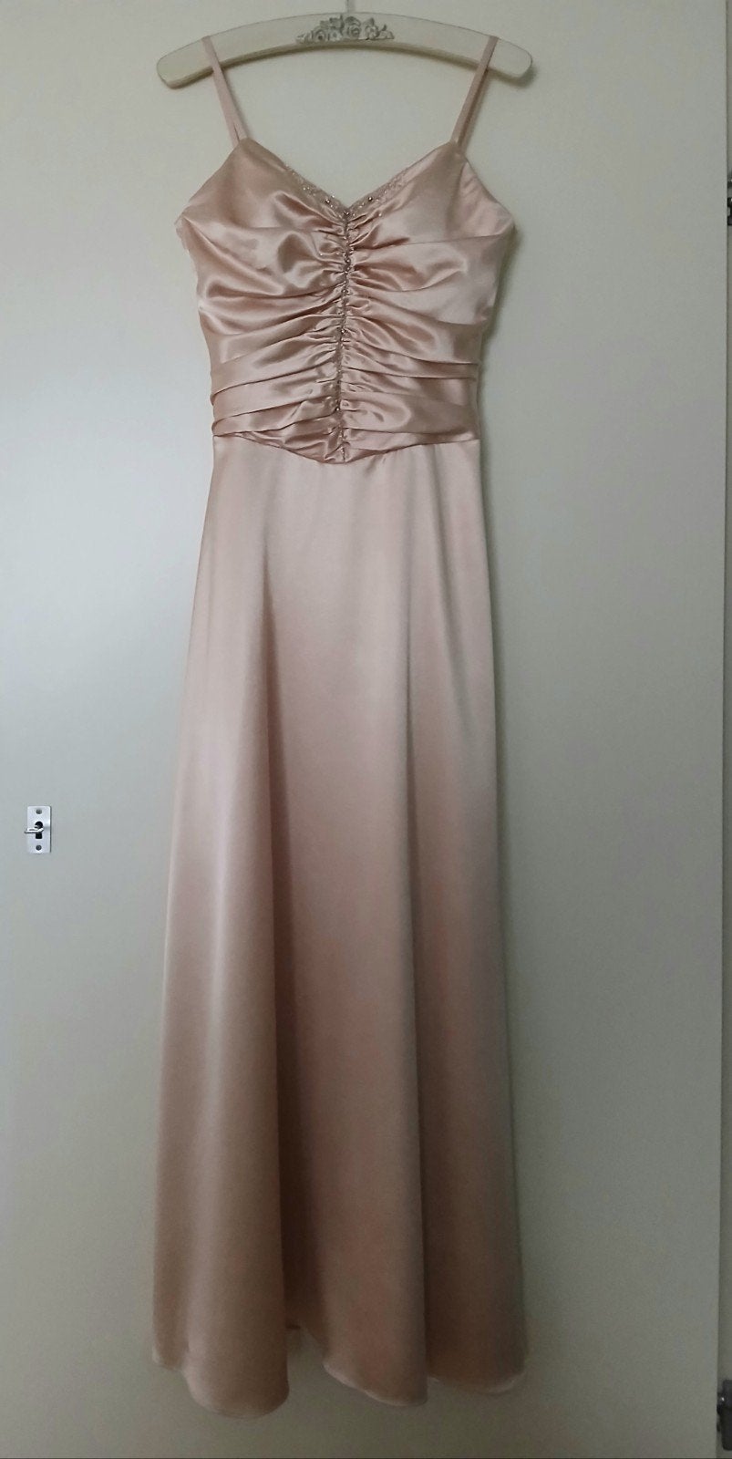 Elegante satijnen avondjurk - Destiny - Maat 38, Maat 38/40 (M), Beige, Ophalen of Verzenden, Zo goed als nieuw
