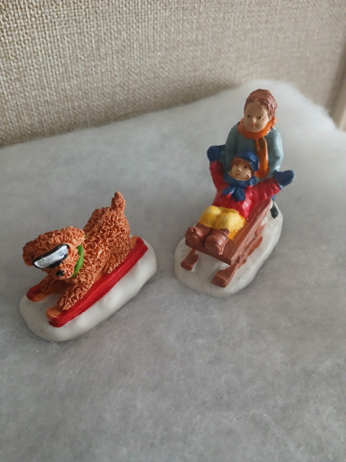 kerstdorp kinderen en hond op slee, Diversen, Kerst, Ophalen of Verzenden